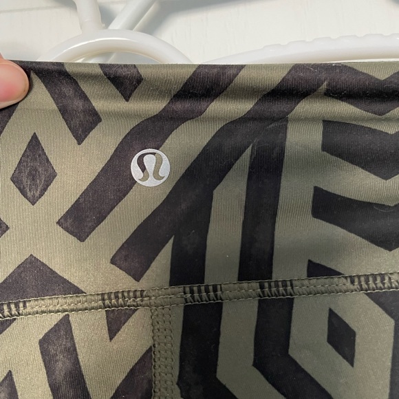 Lululemon thin legging - Picture 2 of 3